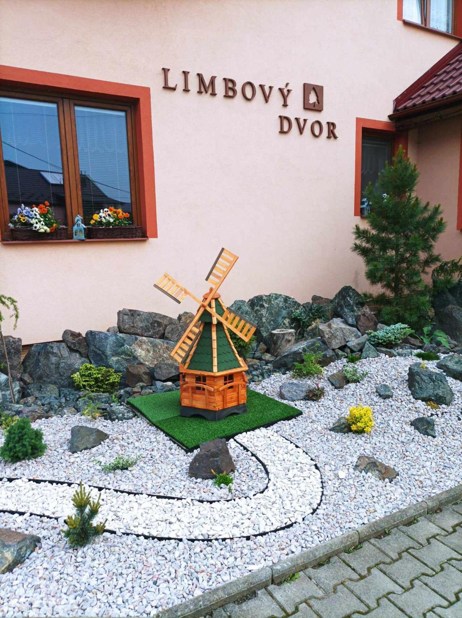 Pezion Limbovy Dvor Hotel Vrbov Exterior foto