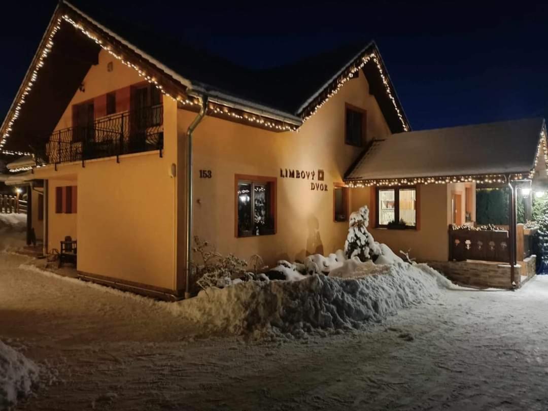 Pezion Limbovy Dvor Hotel Vrbov Exterior foto