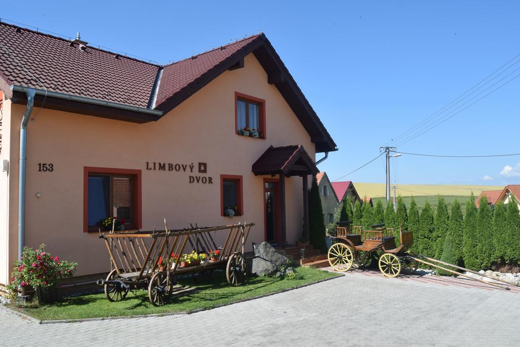 Pezion Limbovy Dvor Hotel Vrbov Exterior foto