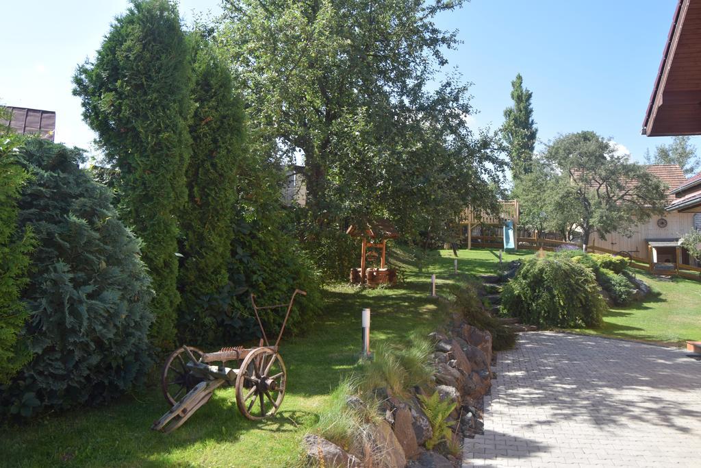 Pezion Limbovy Dvor Hotel Vrbov Exterior foto