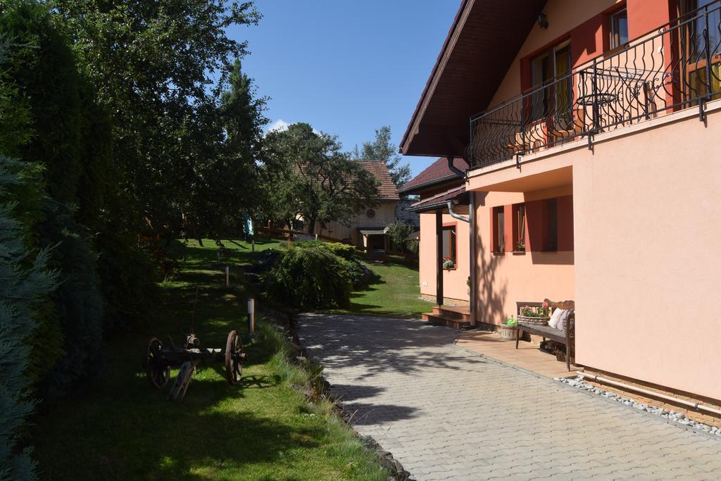 Pezion Limbovy Dvor Hotel Vrbov Exterior foto