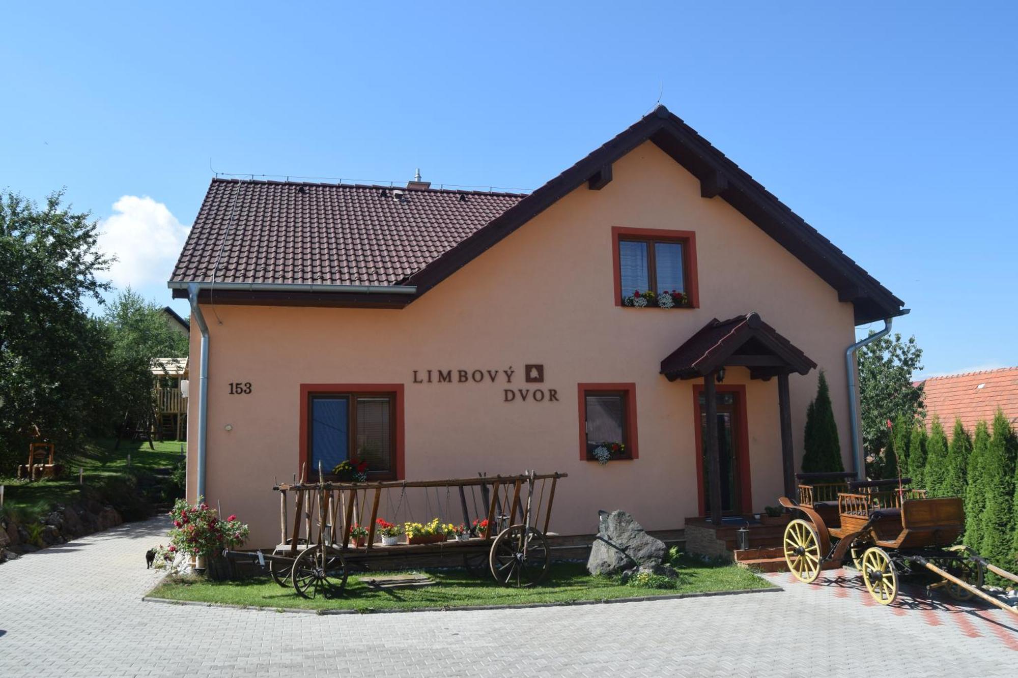 Pezion Limbovy Dvor Hotel Vrbov Exterior foto